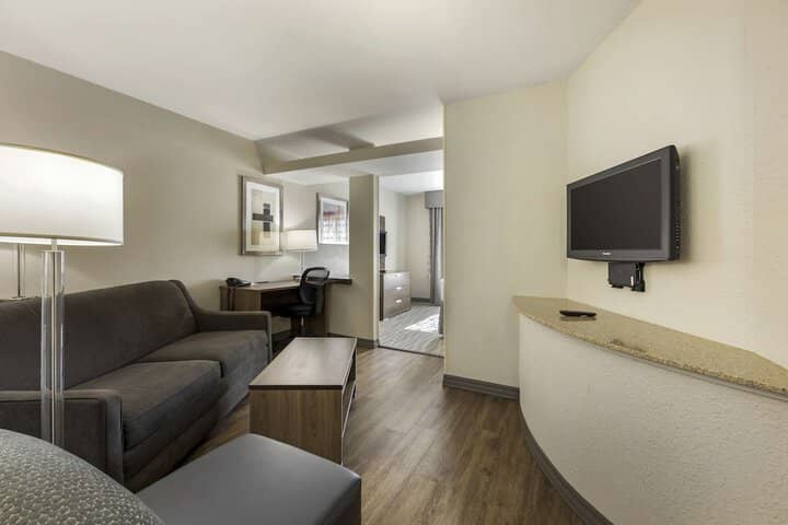 Room 9 of 28