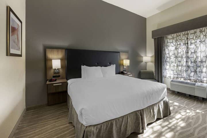 Room 4 of 28