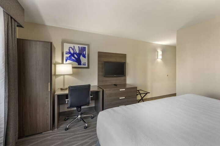 Room 12 of 28