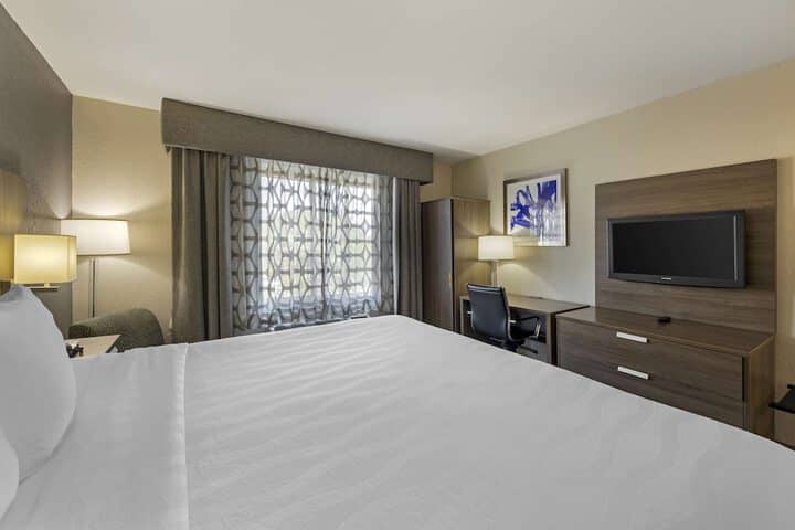 Room 5 of 28