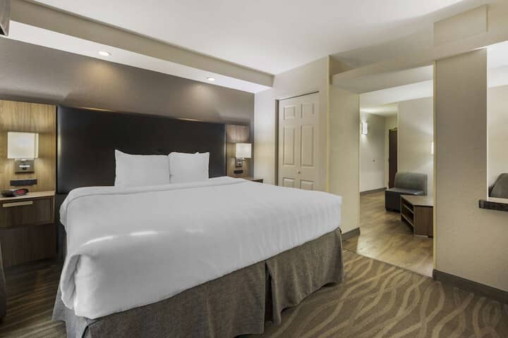 Room 7 of 28