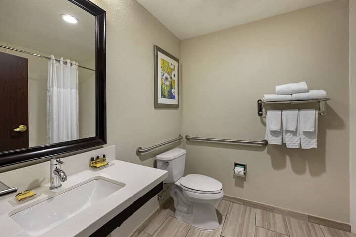 Room 16 of 28